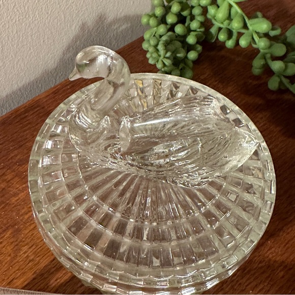 Covered Swan Bird Dish Powder Clear Trinket Box - Picture 6 of 14